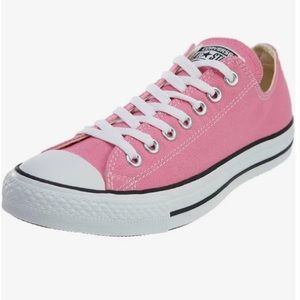 Pink low top Chuck Taylor converse size 8